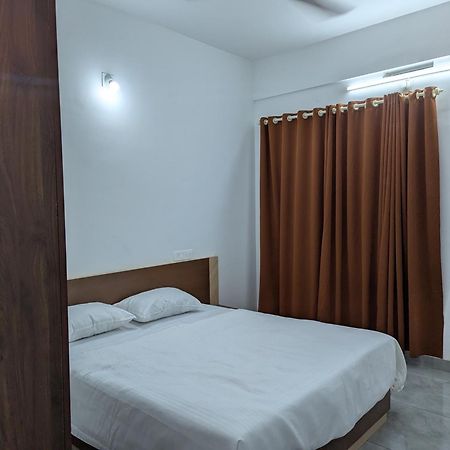 Готель Jayalakshmi Residency Vaduvanchal Екстер'єр фото
