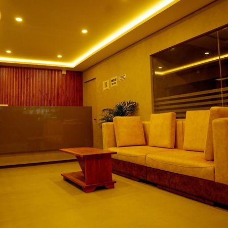Готель Jayalakshmi Residency Vaduvanchal Екстер'єр фото