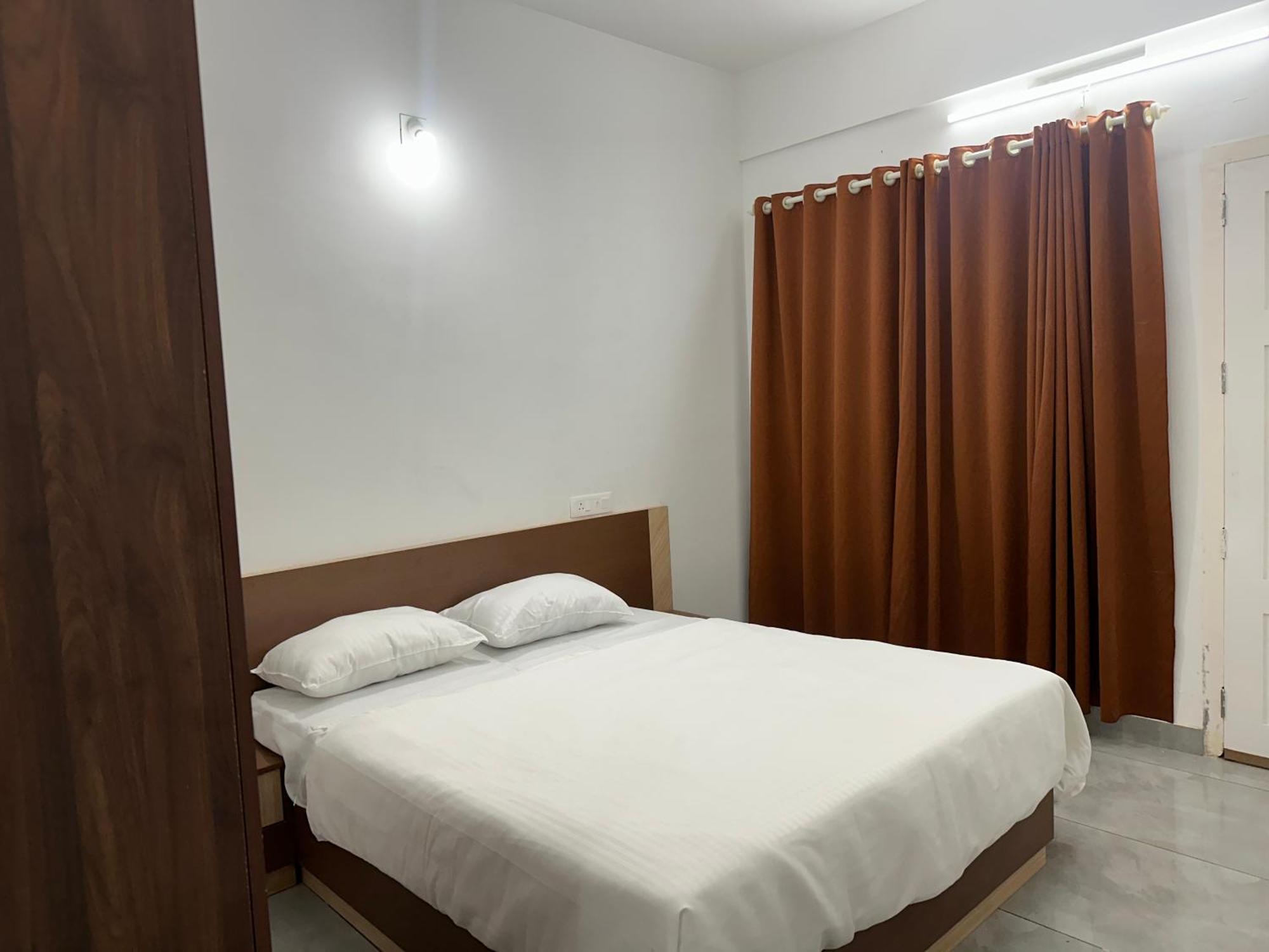 Готель Jayalakshmi Residency Vaduvanchal Екстер'єр фото
