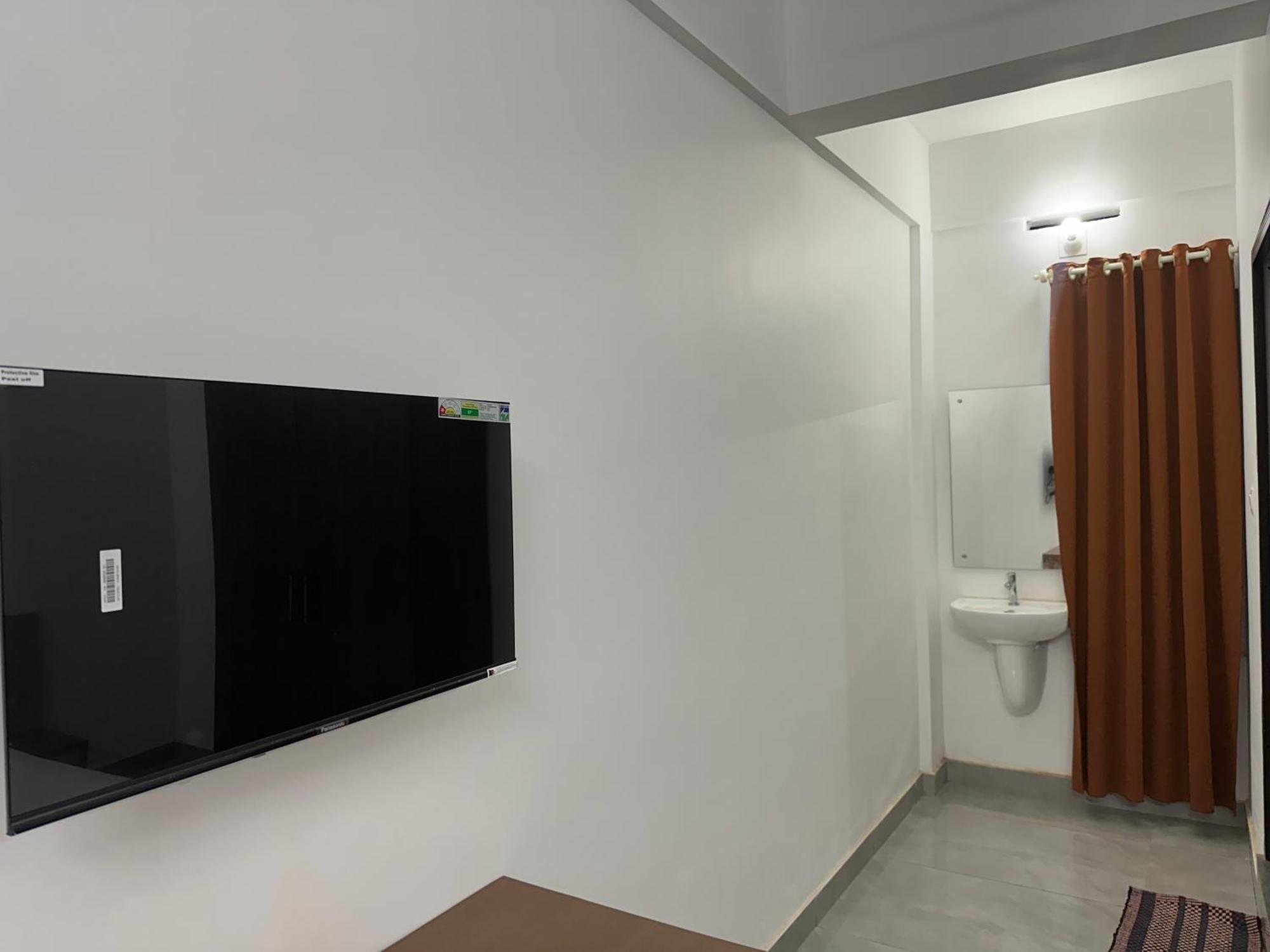 Готель Jayalakshmi Residency Vaduvanchal Екстер'єр фото