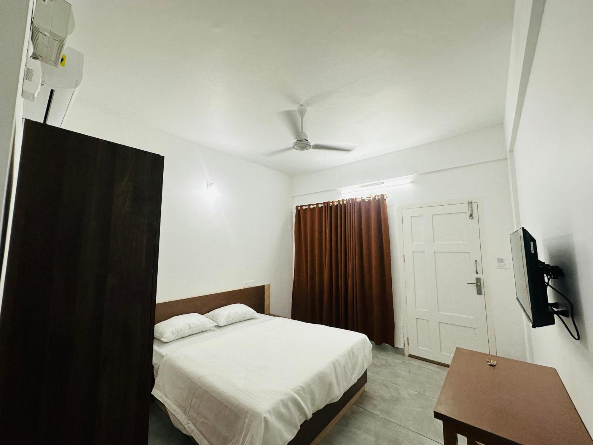 Готель Jayalakshmi Residency Vaduvanchal Екстер'єр фото