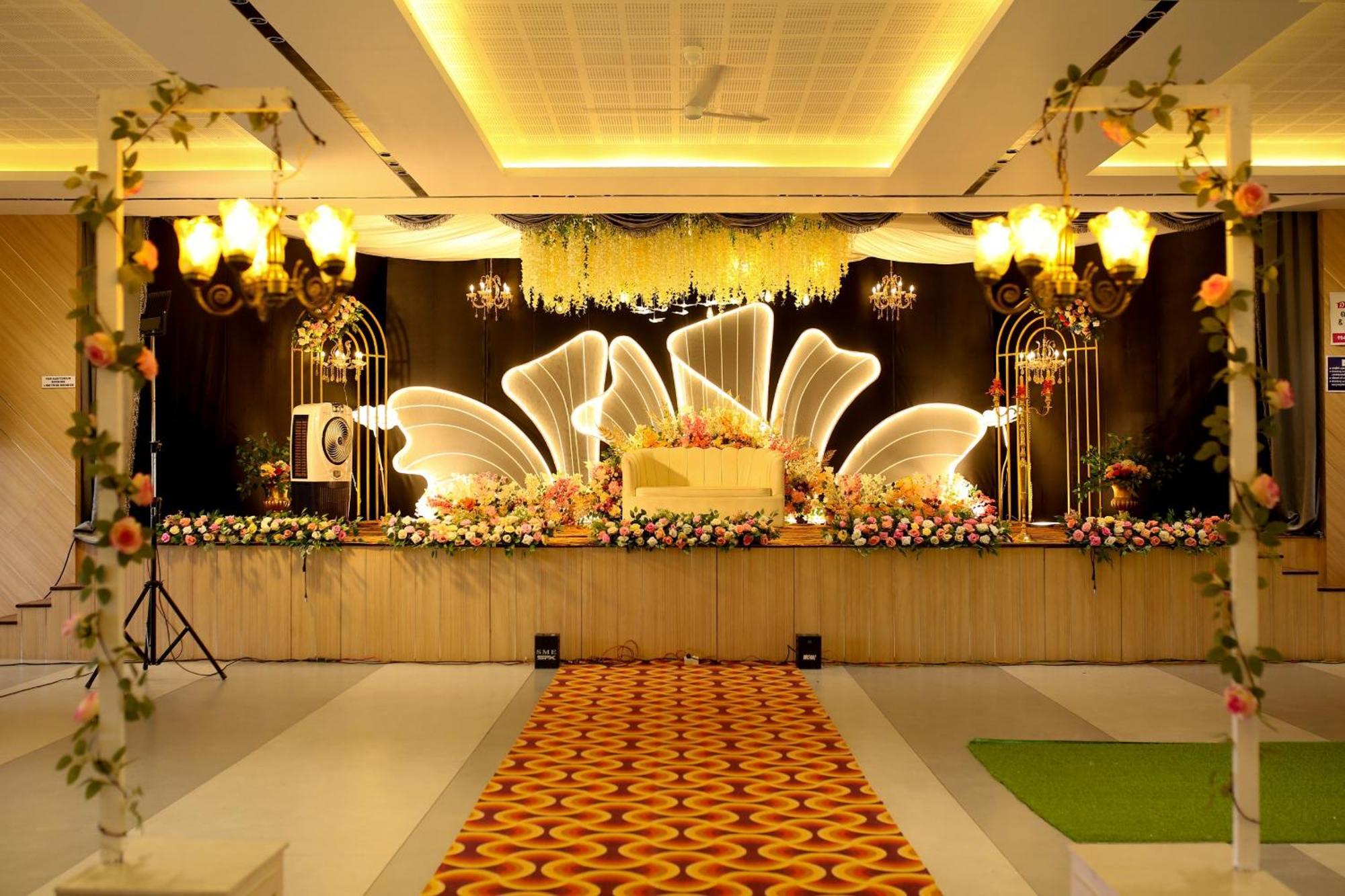Готель Jayalakshmi Residency Vaduvanchal Екстер'єр фото