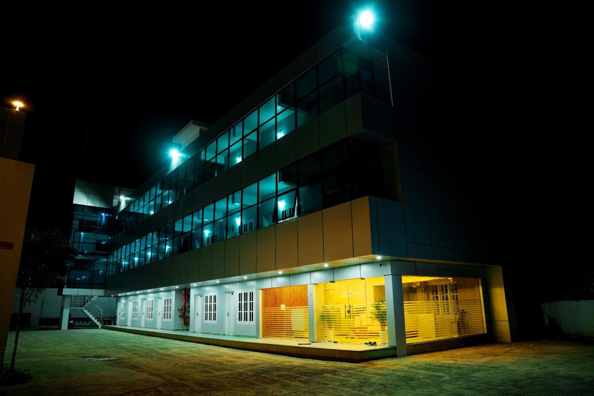 Готель Jayalakshmi Residency Vaduvanchal Екстер'єр фото