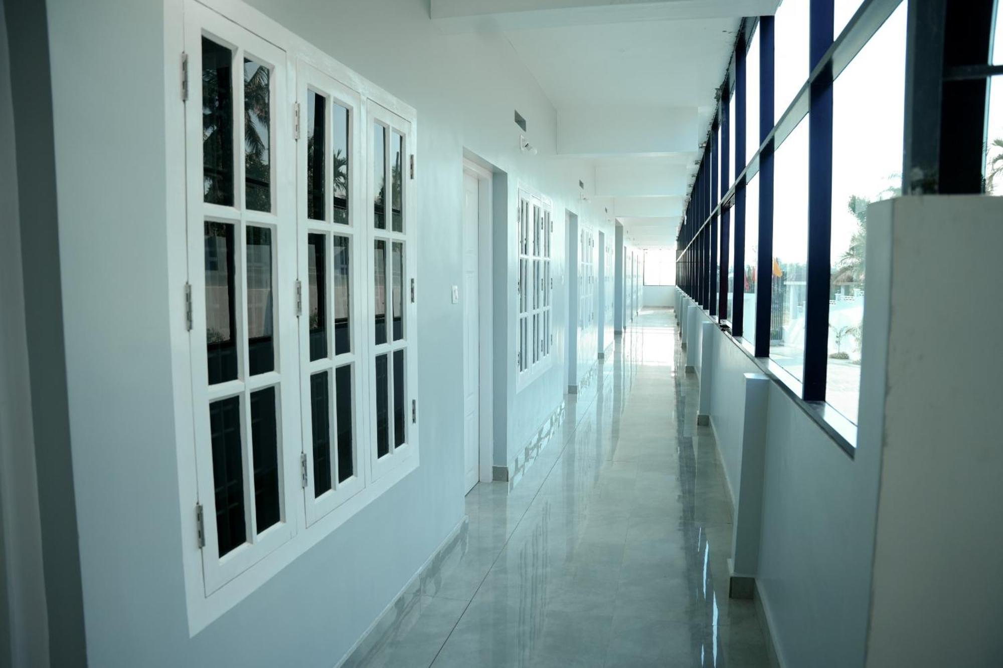 Готель Jayalakshmi Residency Vaduvanchal Екстер'єр фото