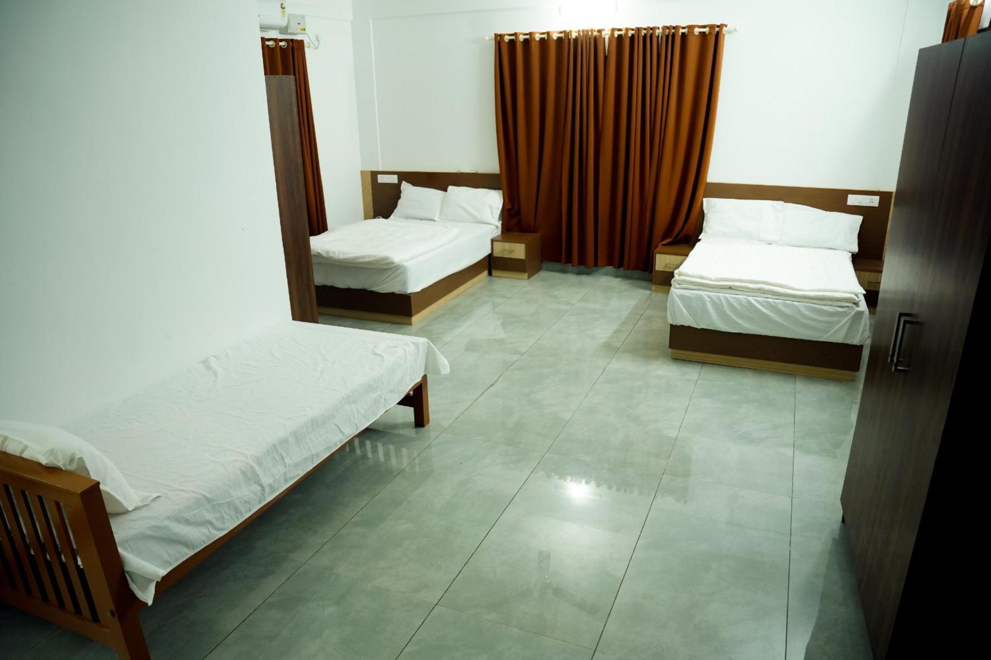 Готель Jayalakshmi Residency Vaduvanchal Екстер'єр фото