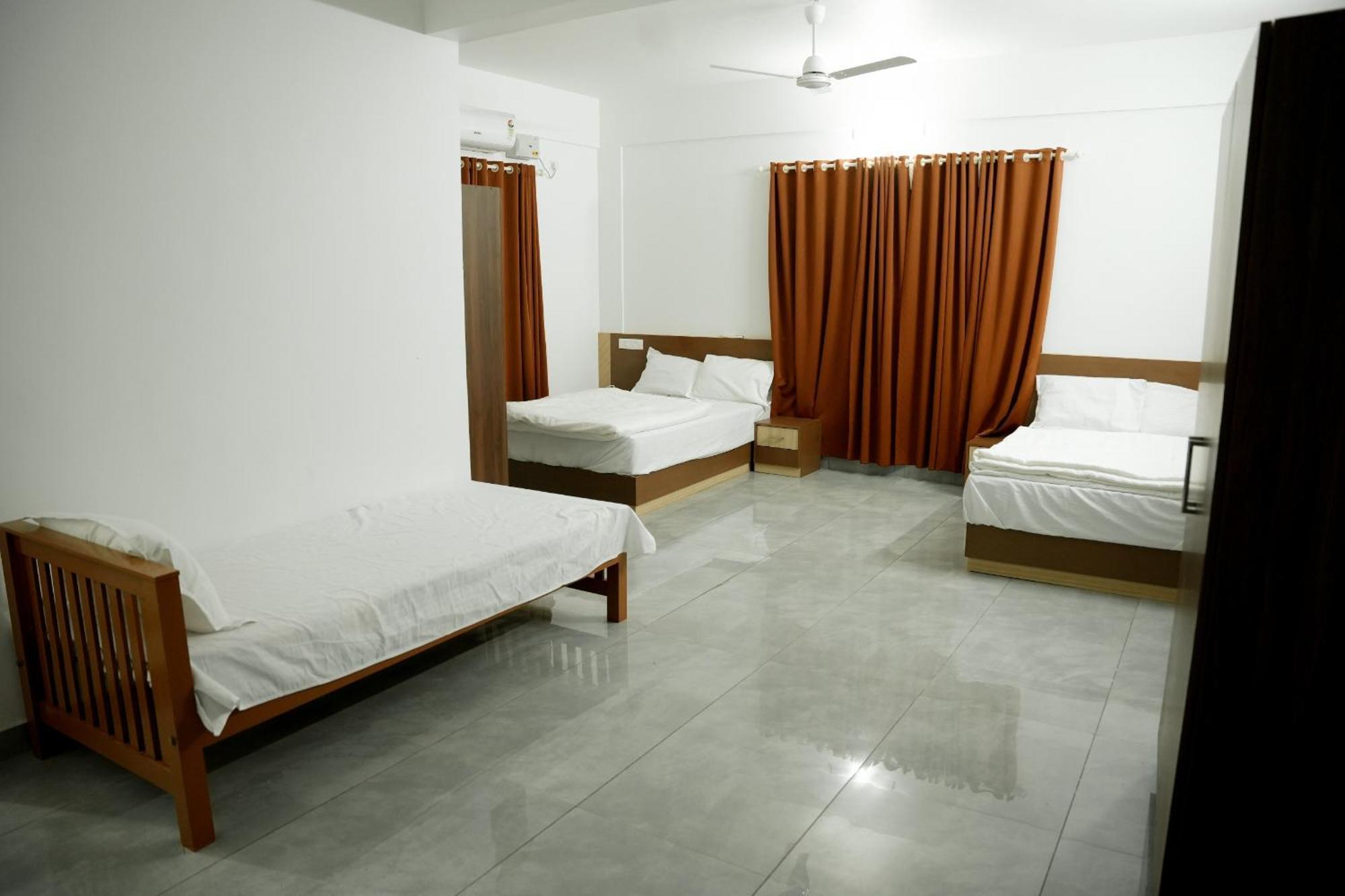 Готель Jayalakshmi Residency Vaduvanchal Екстер'єр фото