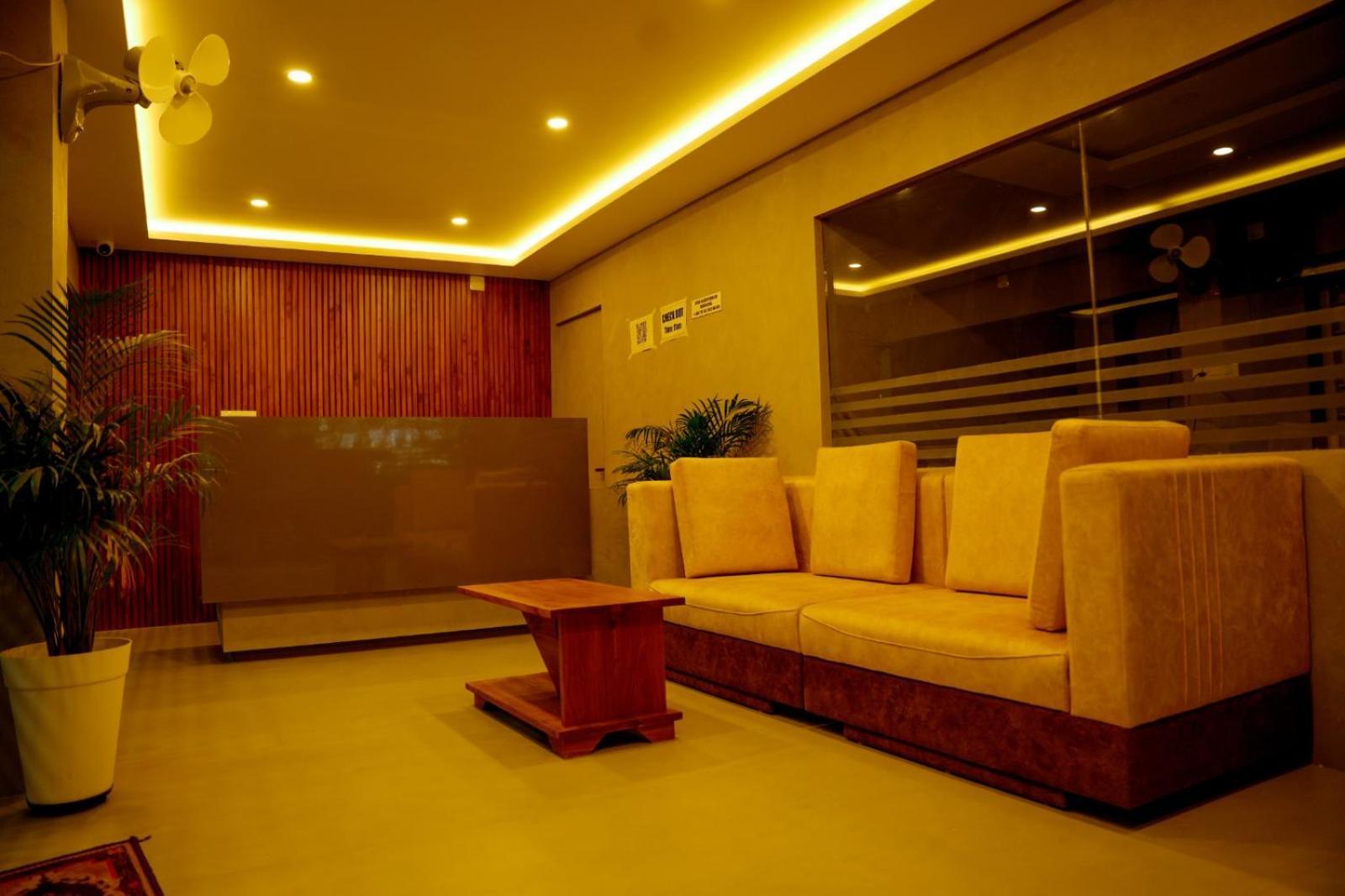 Готель Jayalakshmi Residency Vaduvanchal Екстер'єр фото